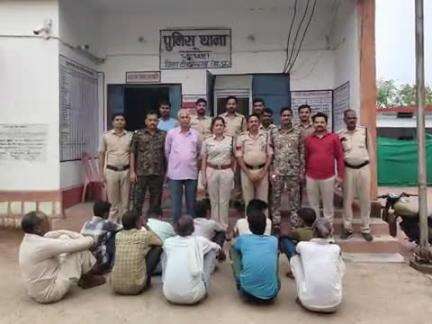 लिधौरा: पुलिस चौकी जेवर का घेराव कर हमला करने वाले 10 उपद्रवियों को भेजा गया जेल, सार्वजनिक संपत्ति को पहुंचाया था नुकसान