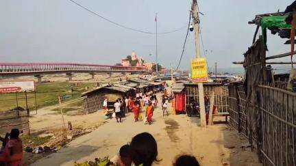 सुल्तानगंज: बुद्ध पूर्णिमा पर अजगैबीनाथ धाम में उमड़ा आस्था का सैलाब, हजारों भक्तों ने लगाई गंगा में डुबकी