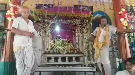 ব্যারাকপুর ২: খড়দহ শ্যামসুন্দর মন্দিরে আয়োজিত ফুল দোল উৎসব