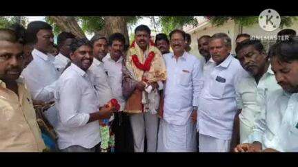 గుంతకల్లు: గుత్తిలో రాష్ట్ర కార్మిక సంక్షేమ బోర్డు ఛైర్మన్‌గా ఎన్నికైన వెంకటశివుడు యాదవ్‌ను సన్మానించిన తెదేపా నాయకులు