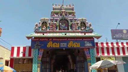 சிவகாசி: முன்னாள் முதல்வர் எடப்பாடி பழனிச்சாமி அவர்களின் பிறந்த நாளை முன்னிட்டு மகளிர் அணியினர் சிவன் கோவிலில் பால் அபிஷேகம் முன்னாள் அமைச்சர் பங்கேற்பு
