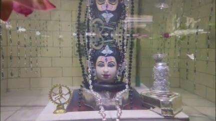 सागर नगर: वैशाख पूर्णिमा पर बड़ा बाजार स्थित श्री देव धनेश्वर शिवालय में बाबा धनेश्वर को जलमग्न कर श्रद्धालुओं ने की पूजा-अर्चना