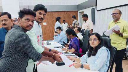 కడప: జిల్లాలో నిబంధనలకు విరుద్ధంగా నడుస్తున్న ప్రైవేట్ డయాగ్నస్టిక్స్ సెంటర్ లపై చర్యలు తీసుకోవాలి: డివైఎఫ్ఐ
