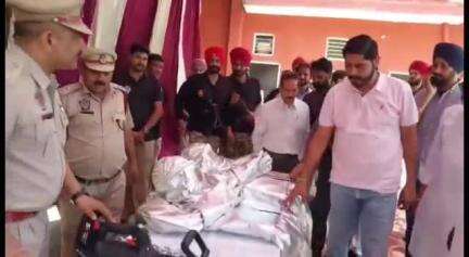 ਬਟਾਲਾ: ਬਟਾਲਾ ਤੋਂ ਵਿਧਾਇਕ ਅਮਨ ਸ਼ੇਰ ਸਿੰਘ ਸ਼ੈਰੀ ਕਲਸੀ ਨੇ ਫਾਇਰ ਬ੍ਰਿਗੇਡ ਦਫ਼ਤਰ ਨੂੰ ਦਿੱਤੀ ਨਵੀਂ ਗੱਡੀ ਅਤੇ ਆਧੁਨਿਕ ਉਜਾਰ