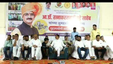 गंगाखेड: स्व.गोपीनाथ मुंडे अन्नछत्र सभागृह येथे बांधकाम कामगारांना साहित्य वाटप :आ.रत्नाकर गुट्टे यांनी उपस्थितांशी साधला संवाद
