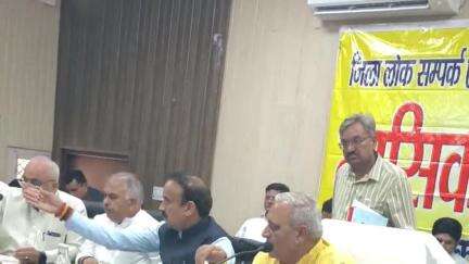करनाल: जिला कष्ट निवारण समिति की बैठक में कैबिनेट मंत्री रणबीर गंगवा ने सुनी समस्याएं, पंचायत भवन में आयोजित हुई बैठक