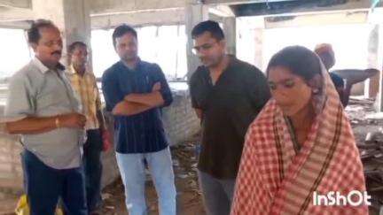 लातेहार: बाजार टांड़ में निर्माणाधीन वेडिंग मार्केट का निरीक्षण, विभाग की इंजीनियर और नगर प्रबंधक ने दिए निर्देश