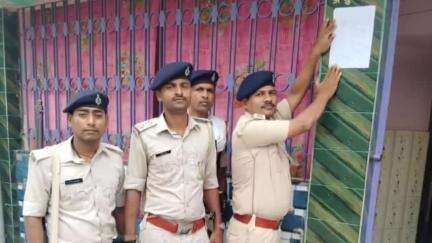 किशनगंज: किशनगंज पुलिस ने फरार अभियुक्त उत्तम कुमार पर शिकंजा कसा, आत्मसमर्पण नहीं किया तो होगी कुर्की और गिरफ्तारी