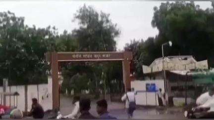 चांदूर बाजार: चांदूर बाजार ते परतवाडा मार्गावरील टोंगलापूर  फाट्याजवळ, अज्ञात वाहनाच्या धडकेत इसमाचा मृत्यू. पोलीस स्टेशनला तक्रार