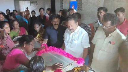 விழுப்புரம்: கப்பூர் கிராமத்தில் திமுக நிர்வாகி மறைவுக்கு முன்னாள் அமைச்சர் அஞ்சலி செலுத்தினர்