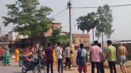 मांझी: मांझी के मुबारकपुर गांव में आई बारात में भोज खाने को लेकर जमकर हुई मारपीट, डायल-112 पुलिस पहुंची