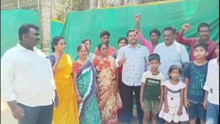 ఉండి: ఎలాంటి ఉత్తర్వులు లేకుండా కాళ్ళలో దళితుల ఇళ్లకు కరెంటు కట్ చేసిన అధికారులు, బాధిత దళితులను పరామర్శించిన కేవీపీఎస్ బృందం