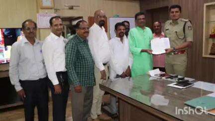 ಶಿವಮೊಗ್ಗ: ಕಸಾಪ ಅಧ್ಯಕ್ಷ ಡಿ.ಮಂಜುನಾಥರಿಗೆ ಸೂಕ್ತ ಪೊಲೀಸ್ ಭದ್ರತೆಗೆ ಆಗ್ರಹಿಸಿ ನಗರದಲ್ಲಿ ಎಸ್ಪಿಗೆ ಮನವಿ