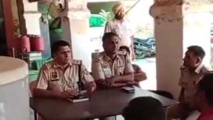 अम्बाला: बराड़ा में पुलिस ने लोगों के साथ बैठक की, ऑनलाइन धोखाधड़ी और सीमा पर तनाव को लेकर दी जानकारी