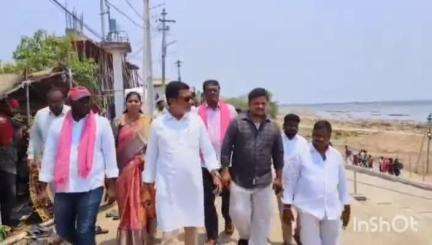 భూపాలపల్లి: పుష్కరాల్లో సామాన్యులకు సౌకర్యాలు అక్కర్లేదా :మంథని మాజీ ఎమ్మెల్యే పుట్ట మధూకర్‌