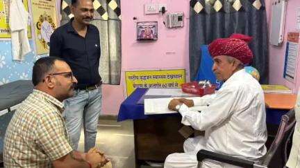 सायला: जालोर सांसद लुम्बाराम चौधरी ने भोरड़ा पीएचसी का आकस्मिक निरीक्षण किया, लापरवाह कार्मिकों पर जताई नाराजगी