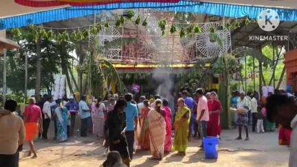 நாட்றாம்பள்ளி: சாமுண்டீஸ்வரி அம்மன் கோவிலில் சித்ரா பௌர்ணமி திருவிழா ஆயிரக்கணக்கான பக்தர்கள் கலந்து கொண்டு சாமிதரிசனம்