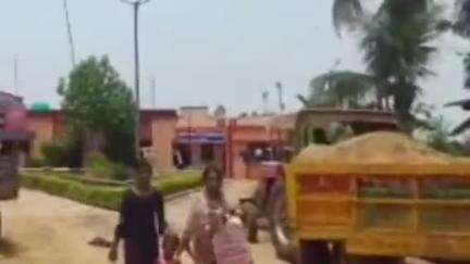 ଭୋଗରାଇ: ଦହମୁଣ୍ଡା-କମର୍ଦ୍ଦା ରାସ୍ତାରୁ ୩ଟି ବାଲି ବୋଝେଇ ଟ୍ରାକ୍ଟରକୁ ଜବତ କଲା ଖଣି ବିଭାଗ