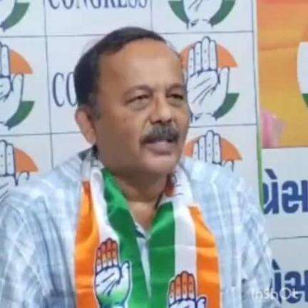 મણિનગર: સરકારની શિક્ષણ અને ભરતીની નીતી સામે કોંગ્રેસ પ્રવક્તા મનીશ દેશીએ કર્યા પ્રહાર