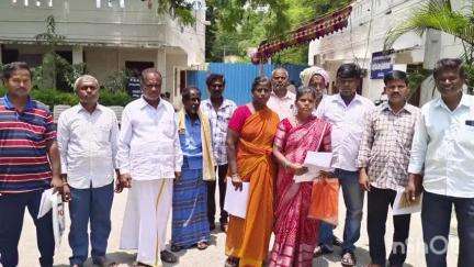 క్వారీల కారణంగా తమ కుటుంబాలు కుదేలు అవుతున్నాయి: న్యాయం చేయాలంటూ మదనపల్లె సబ్ కలెక్టరేట్ ఎదుట గ్రామస్తుల నిరసన