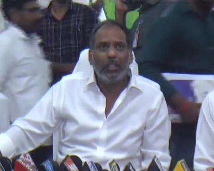 రైతులకు నష్టం వాటిల్లకుండా బయ్యర్లు పొగాకు కొనుగోలు చెయ్యాలి.మంత్రి రవి కుమార్
