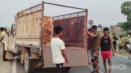 हरलाखी: हरलाखी पेट्रोल पंप के पास पिकअप वैन की टक्कर से बाइक सवार गंभीर रूप से घायल