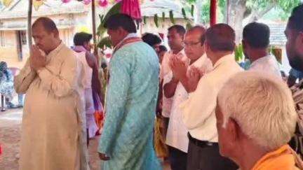 ଅନୁଗୋଳ: ଶ୍ୟାମସୁନ୍ଦରପୁର ଗ୍ରାମରେ ଅଷ୍ଟ ପ୍ରହରୀ ନାମ ଯଜ୍ଞରେ ଯୋଗ ଦେଲେ ପାଳଲହଡା ବିଧାୟକ ଅଶୋକ ମହାନ୍ତି