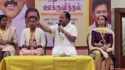 அணைக்கட்டு: அணைக்கட்டு பேருந்து நிலையம் அருகே உள்ள தனியார் திருமண மண்டபத்தில் அணைக்கட்டு தொகுதியில் பள்ளி வாரியாக முதல் மூன்று இடம் பிடித்த 12