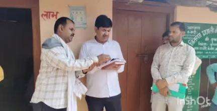 गढ़वा: गढ़वा अनुमंडल पदाधिकारी संजय कुमार ने मेराल प्रखंड के पढ़ुआ पंचायत के अधौरी गांव में पीडीएस दुकान का निरीक्षण किया