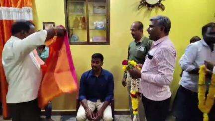 ಜಮಖಂಡಿ: ತುರ್ತು ಕರೆ ಬಂದ ಹಿನ್ನೆಲೆ ಕರ್ತವ್ಯಕ್ಕೆ ಹಾಜರಾಗಲು ಹೊರಟ ಇನಾಂ ಹಂಚಿನಾಳ ಗ್ರಾಮದ ಯೋಧ