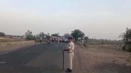मांगरौल: इटावा रोड पर यातायात नियमों का उल्लंघन करने पर मांगरोल पुलिस ने 15 दुपहिया वाहनों के बनाए चालान, ₹2600 वसूले