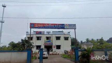 વાપી: વાપીના સલવાવમાં બે શખ્સોએ કારનો કાચ તોડી 25 હજાર રૂપિયા ચોર્યા