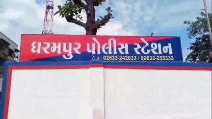 ધરમપુર: પોલીસે સામરસિંગી ત્રણ રસ્તા પાસેથી મોપેડ ચાલકને વિદેશી દારૂ સાથે ઝડપી પાડ્યો