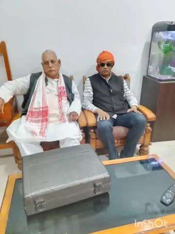 कांडी: कांडी प्रखंड निवासी मणिकांत सिंह ने बिश्रामपुर के पूर्व विधायक से मिलकर समस्याओं से अवगत कराया