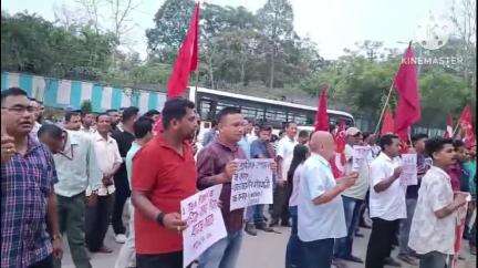 মাৰ্ঘেৰিটা: ডিগবৈ শোধনাগাৰৰ পৰা বহিৰাগত ৰাজস্থানৰ ঠিকা প্ৰতিষ্ঠানে চাটাই কৰা ঠিকা শ্ৰমিকসকলৰ ডিগবৈত উত্তাল প্ৰতিবাদ সাব্যস্ত