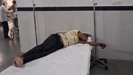 छतरपुर नगर: ग्राम चौका के समीप दो बाइकों के बीच हुई टक्कर, दो लोग हुए घायल