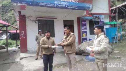 राजगढ़ी: सीओ बड़कोट ने यमुनोत्री यात्रा रूट पर पुलिस ड्यूटी का किया निरीक्षण, अच्छे कार्य के लिए पुलिस कर्मियों को किया सम्मानित