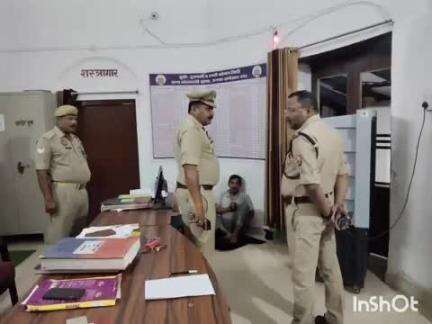 टांडा: टांडा कोतवाली परिसर का एएसपी विशाल पांडे ने किया औचक निरीक्षण, दिए आवश्यक दिशा-निर्देश