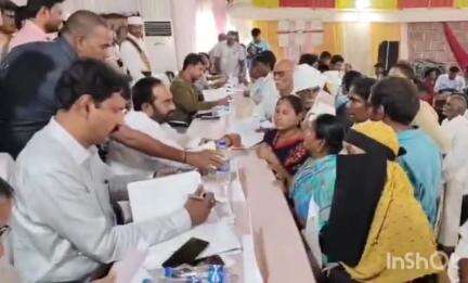 మాచర్ల ప్రజా సమస్యల పరిష్కార వేదికలో అర్జునులు స్వీకరించిన ఎమ్మెల్యే జూలకంటి బ్రహ్మానంద రెడ్డి