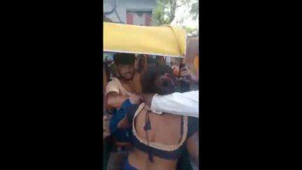 बाह: पिनाहट में दबंगों ने सवारियों से भरे ऑटो को रोका, चालक के साथ की मारपीट, वीडियो हुआ वायरल