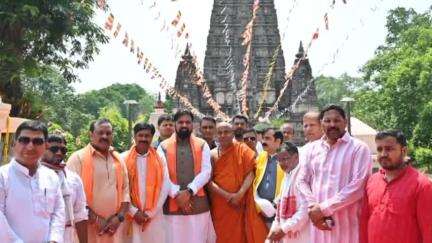 बोध गया: बोधगया में महाबोधि मंदिर में पूजा-अर्चना करने पहुंचे बिहार के डिप्टी सीएम सम्राट चौधरी