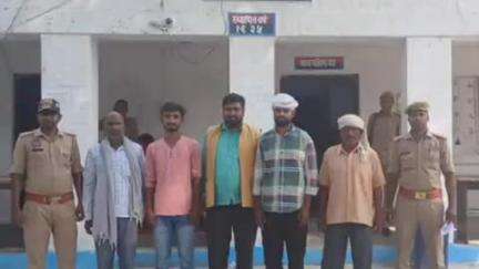 करनैलगंज: परसपुर पुलिस ने 5 वारंटी अभियुक्तों को किया गिरफ्तार