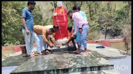 हंटरगंज: हटवरिया बुद्धा पार्क में भगवान बुद्ध का जन्मोत्सव मनाया गया, प्रतिमा पर दीप प्रज्वलित कर अंग वस्त्र अर्पित किए गए