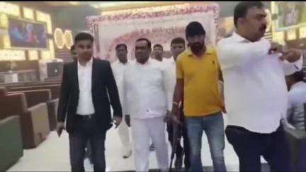 अकबरपुर: अकबरपुर थाना के एस आई की बहन के शादी समारोह में राजद जिलाध्यक्ष ने वर-वधू को दिया आशीर्वाद