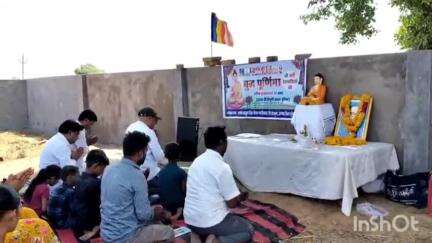 अंबाह: पिनाहट रोड स्थित जानकी महा बुद्ध बिहार में बुद्ध पूर्णिमा पर प्रतिभाशाली छात्र-छात्राओं का सम्मान