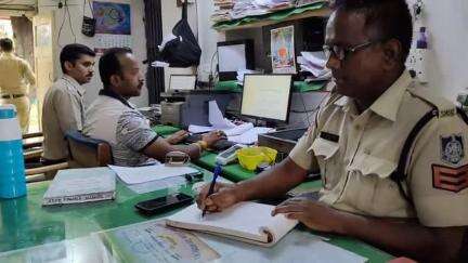 मंदसौर: कोतवाली पुलिस ने चार व्यक्तियों को अलग-अलग स्थानों से धारदार चाकू दिखाते हुए पकड़ा