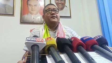 চাবুৱা: চাবুৱাৰ নিজ কাৰ্যালয়ত সংবাদমেল সম্বোধন বিধায়ক বিনোদ হাজৰিকাৰ