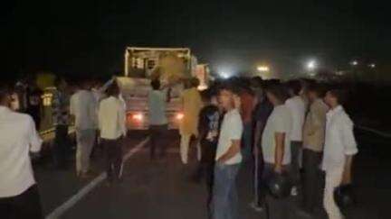 हिसार: हिसार-सिरसा बाईपास पर पिकअप और ट्रक की टक्कर, दो ऊंटों की मौत