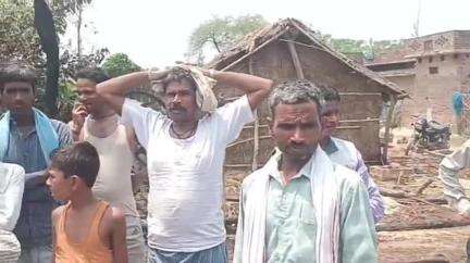 जमुनहा: बैभी में शादी में खाने बनाने के दौरान लीकेज होने से 3 गैस सिलेंडर फटे, टेंट में लगी आग व 4 फूस के घर जले