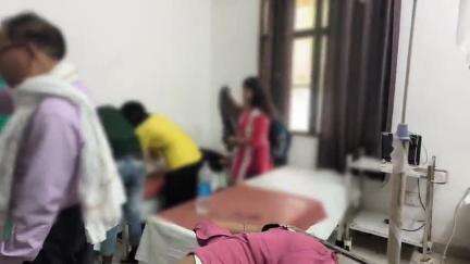 भरथना: हर्रापुर से भरथना रोङ अज्ञात वाहन ने बाइक सवार को मारी टक्कर,2युवती समेत 3 घायल,2बाइकों से 5लोग स्विमिंगपूल नहाने आए थे